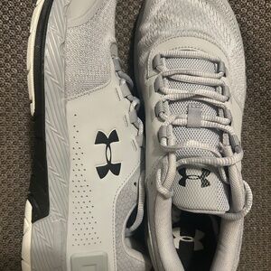 MENS SNEAKERS UNDER ARMOUR SIZE 10.5
